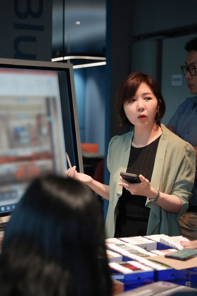 Duyệt mẫu vật liệu giúp kiểm soát chất lượng hoàn thiện nội thất